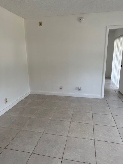 Building Photo - 1512 SE Royal Green Cir