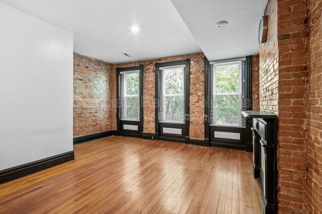 Building Photo - 2106 Cherokee St