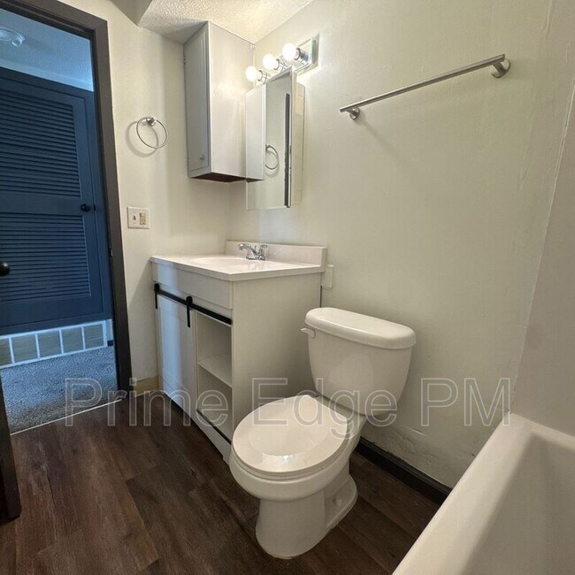 Building Photo - 1109 N 28th St