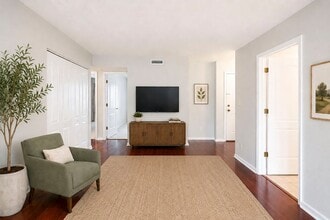 Building Photo - Villas at Southern Ridge 2BR Apartment with Community Amenities
