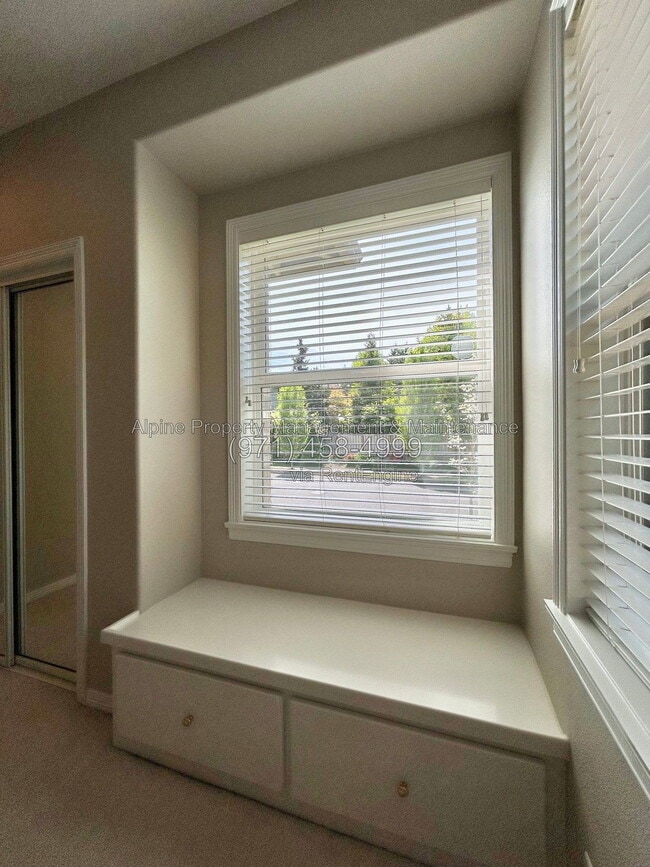 Building Photo - 820 NW Pebble Beach Way