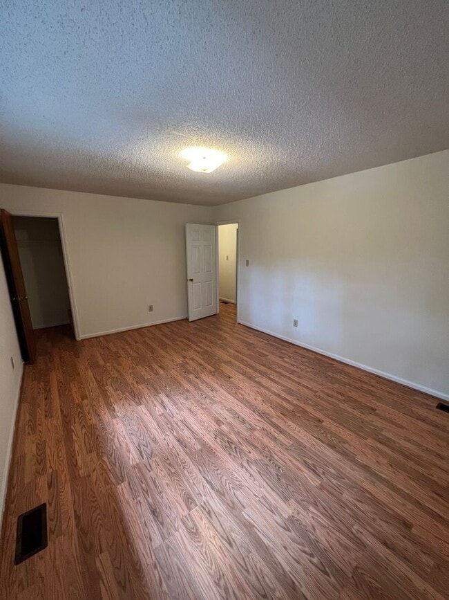 Building Photo - Two Bedroom Duplex (WINGATE)