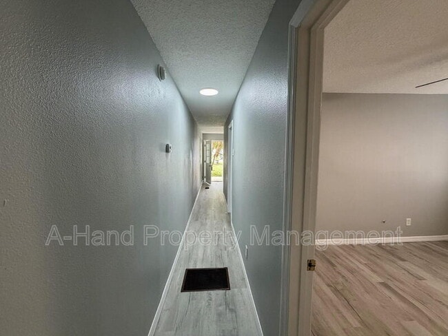 Building Photo - 558 E Desoto St