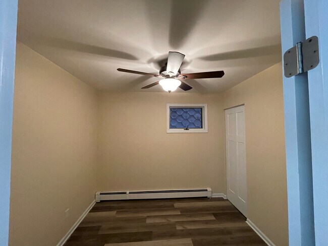 Building Photo - 17 E 52nd St