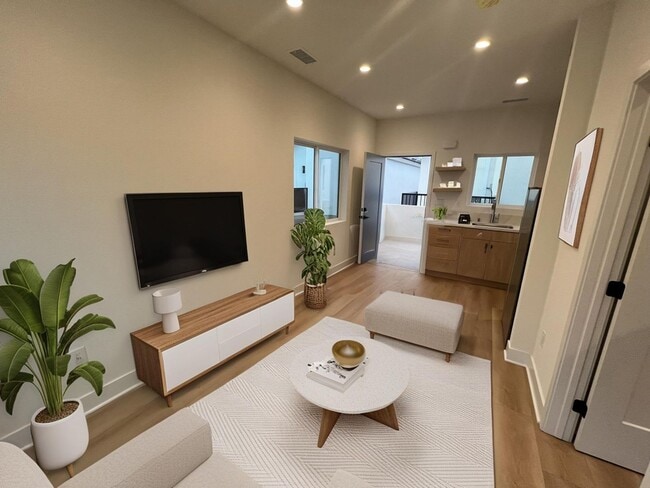 Building Photo - 202 18th St