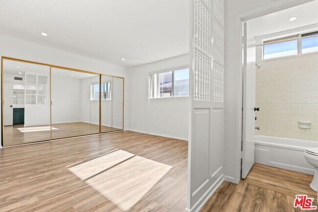 Building Photo - 5500 Lindley Ave