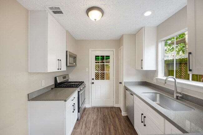 Building Photo - 909 Littleport Ln