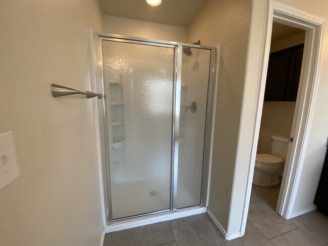 Building Photo - 4 bedroom, 2 bath in Quincy Park!