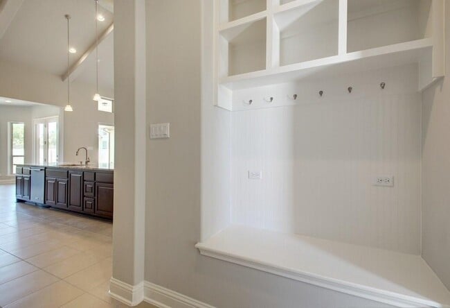 Building Photo - 200 Southern Carina Dr