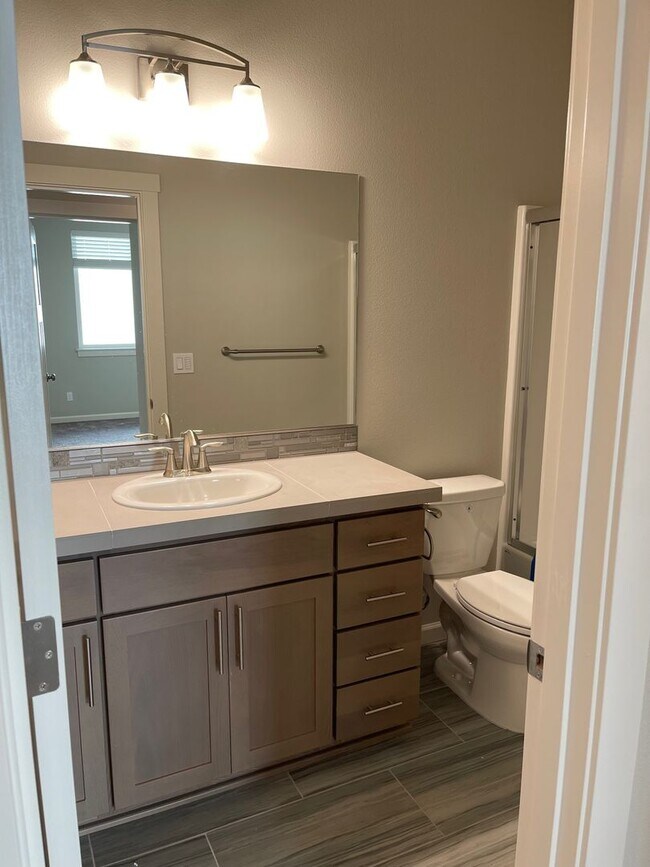 Building Photo - 2091 Legacy Hts Dr SE