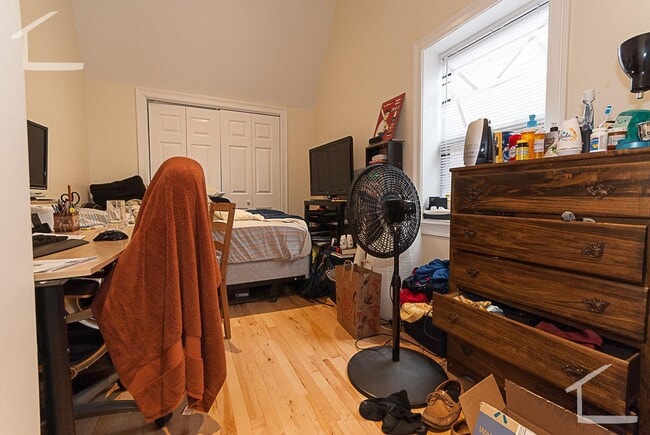 Building Photo - No Broker's Fee, Central Coolidge Corner Location, Central Heat/AC, Laundry on a Site