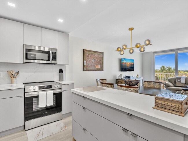 Building Photo - 1421 S Ocean Blvd