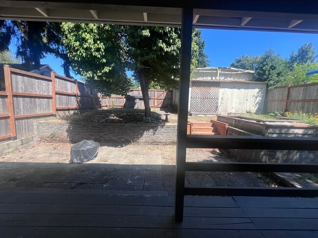 Building Photo - Cute 2BR 1 BA home in Bremerton near PSNS