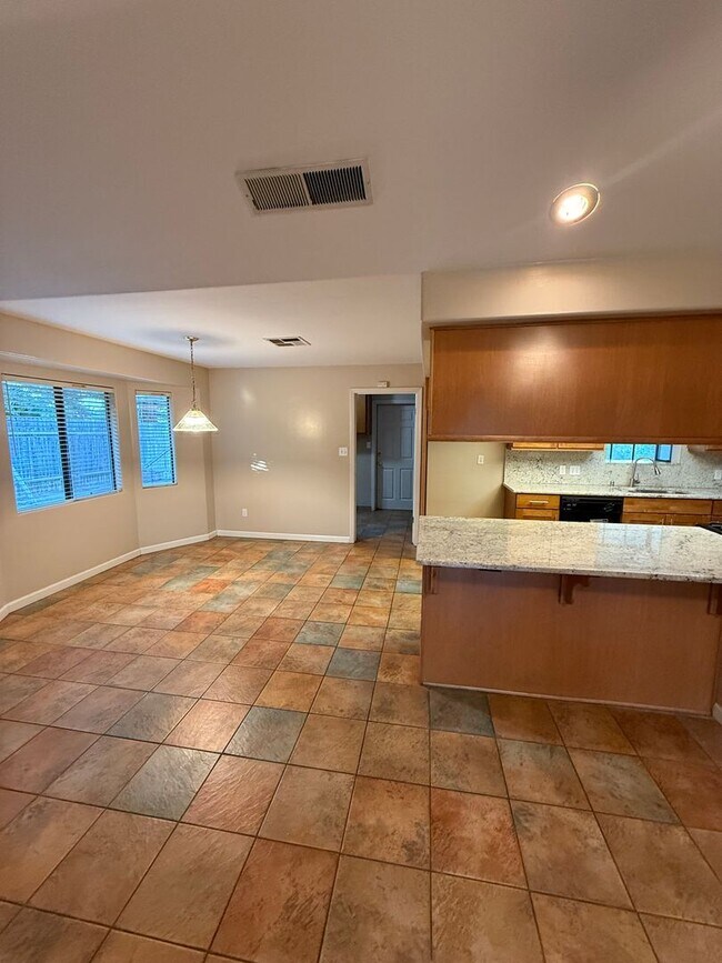 Building Photo - Charming 3-Bedroom Home in North Campus Park