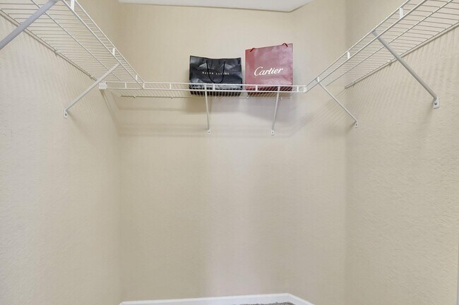 Building Photo - 3021 N Evergreen Cir
