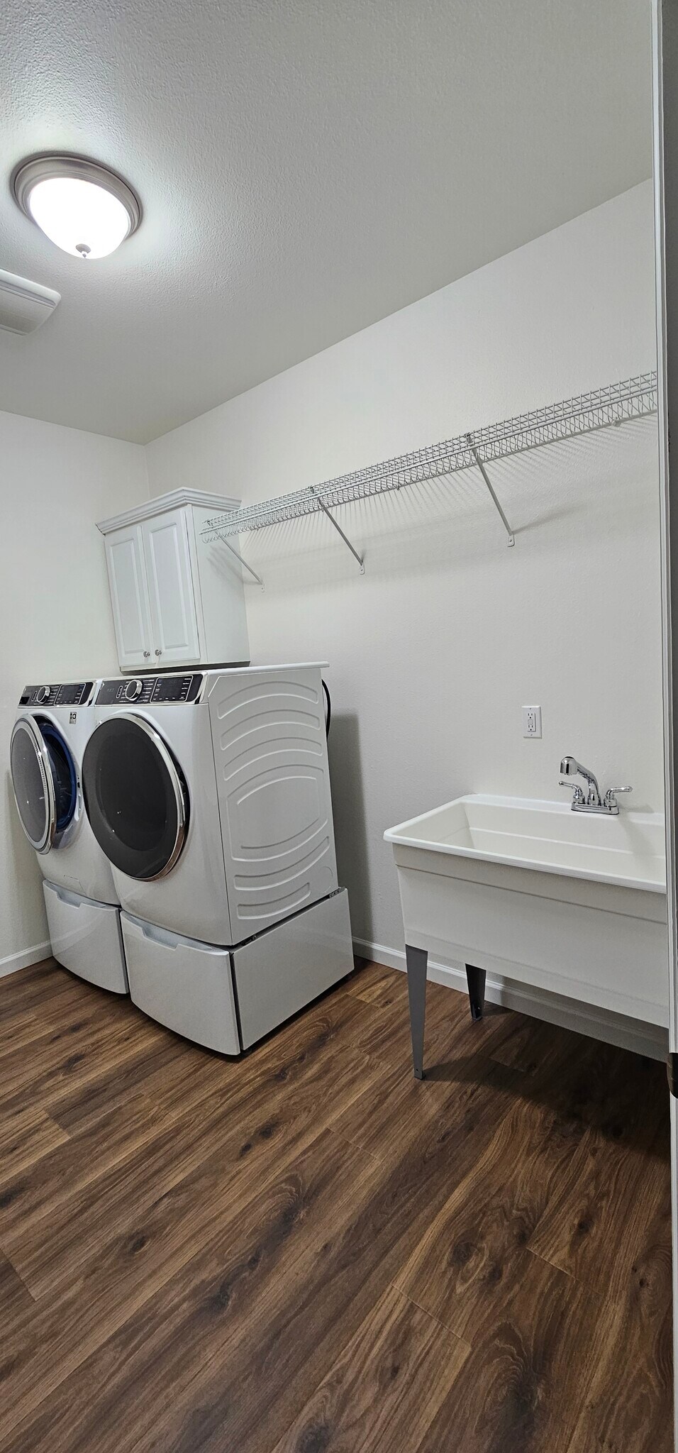 laundry - 9610 NE 102nd St