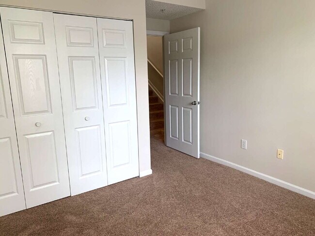 Building Photo - 3BR | 2 BA | 1-Car Las Palmas Townhome