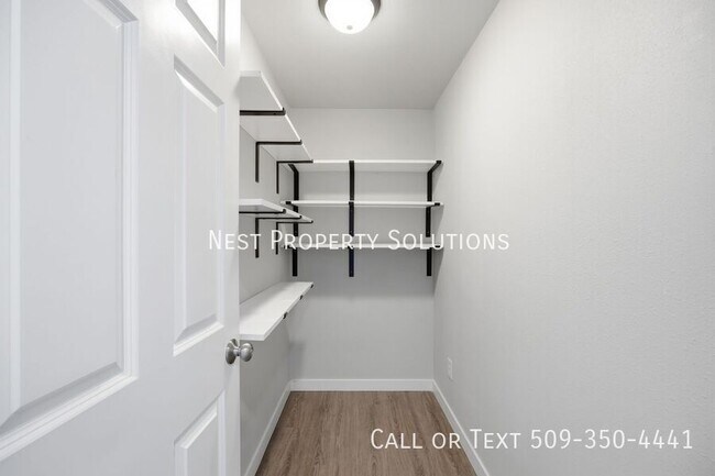 Building Photo - 912 S Alderwood Dr