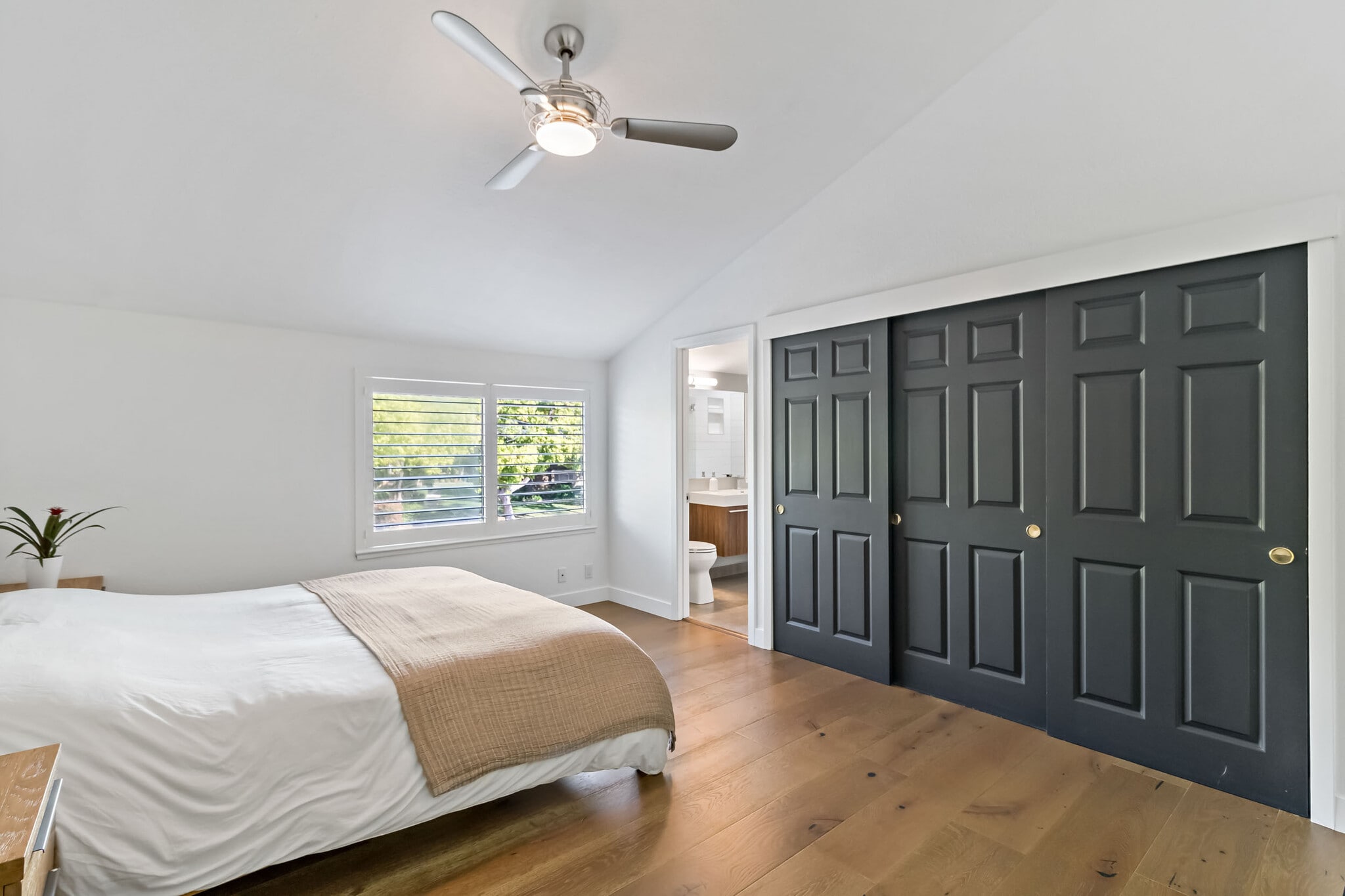 Master Bedroom - 435 Alberto Way