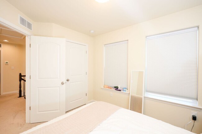 Building Photo - 119 High Pointe Dr