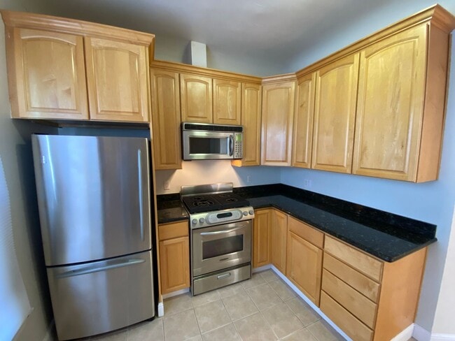 Building Photo - Lovely 2-bedroom Condo in Cole Valley - Ex...
