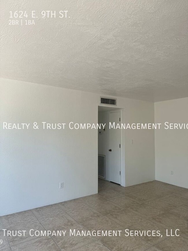 Building Photo - 1624 E 9th St