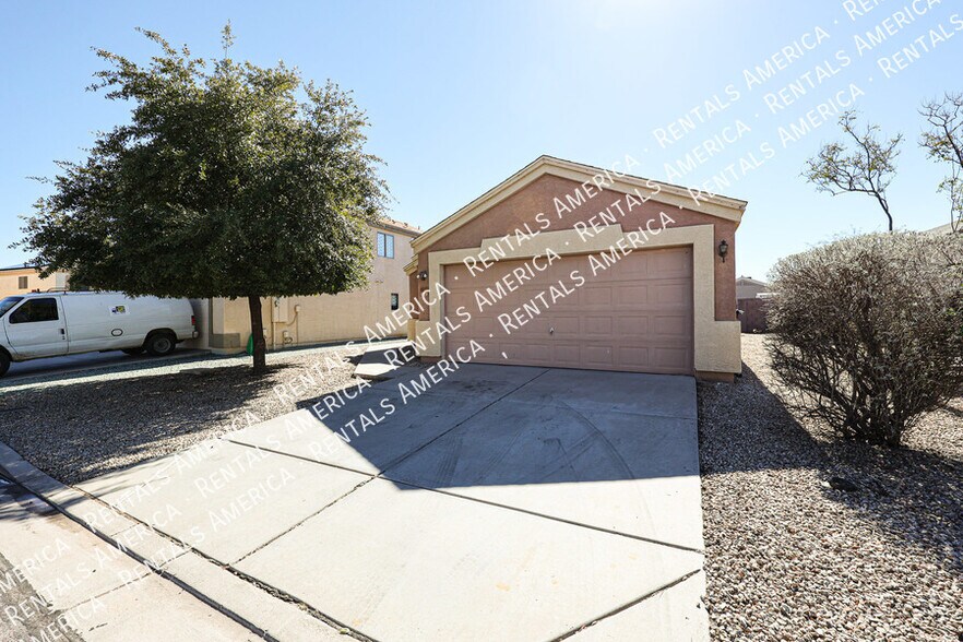 Building Photo - 6817 E Quiet Retreat