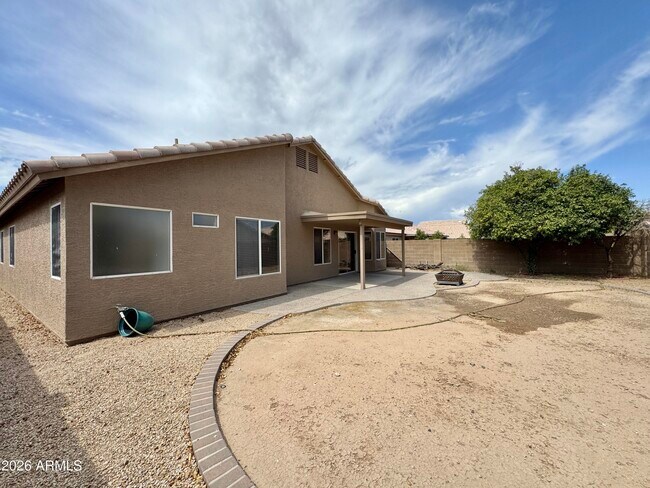 Building Photo - 2302 E Edna Ave