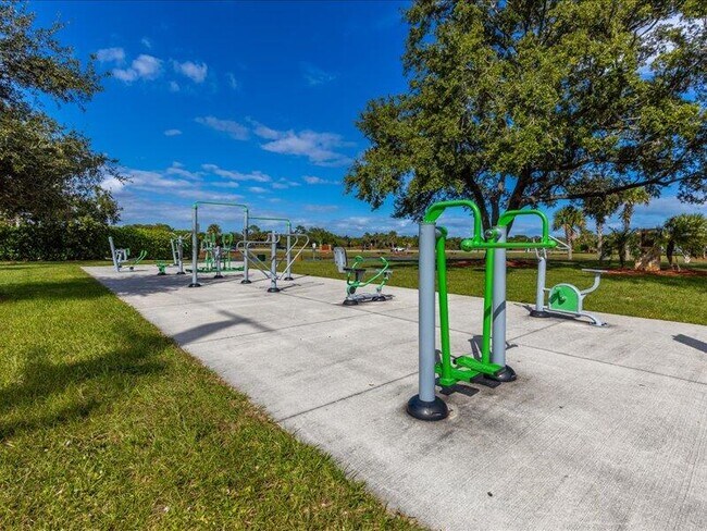Building Photo - 1297 SE Floresta Dr
