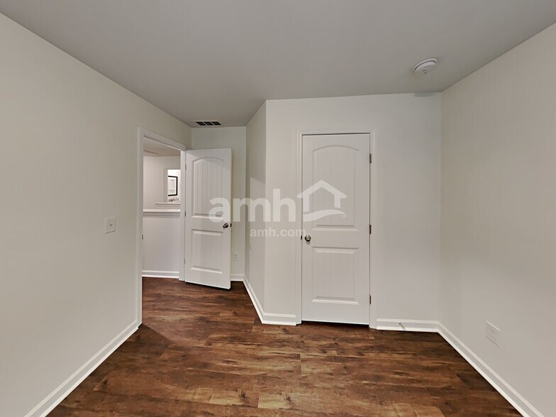 Building Photo - 515 S Fortune Way