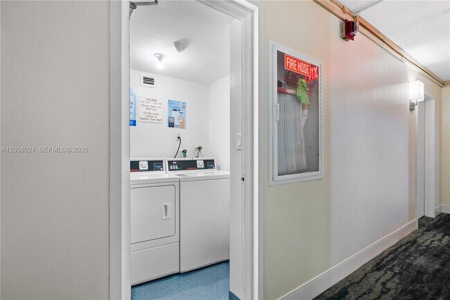 Building Photo - 18011 Biscayne Blvd