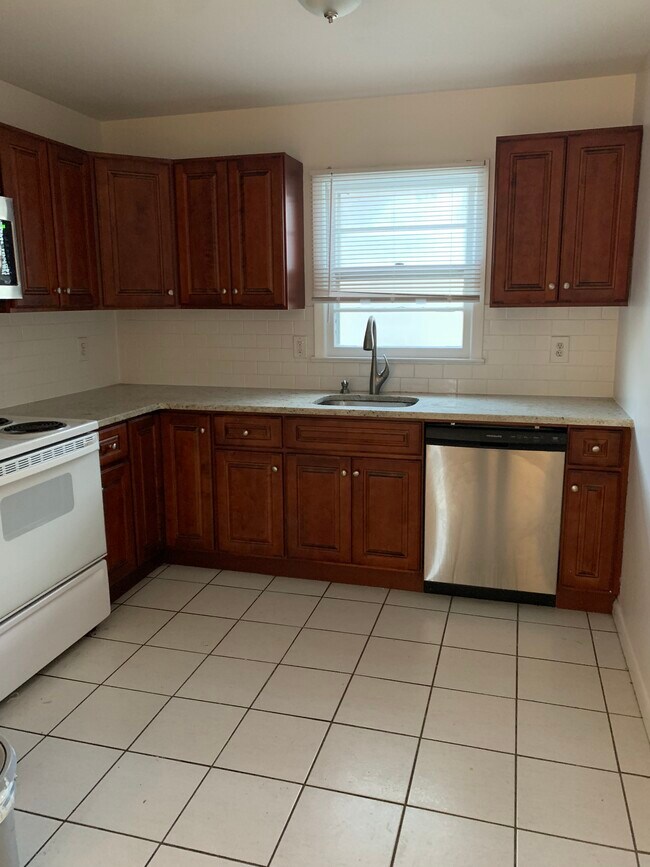Kitchen - 57 Quick Ave