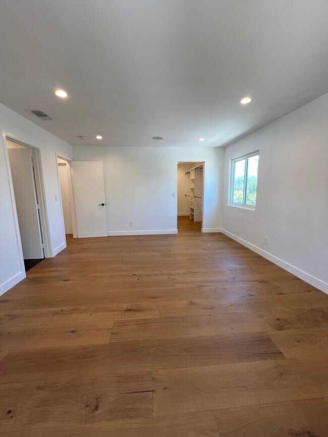 Building Photo - 1863 Burleson Ave