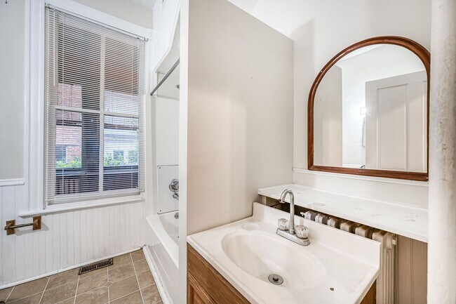 Building Photo - 3127 W Franklin St