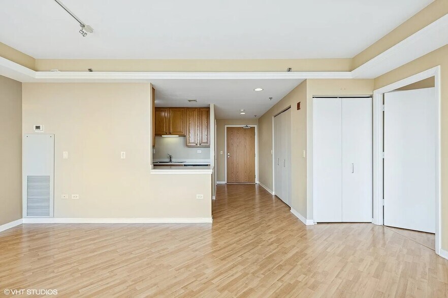 Building Photo - 77 S Evergreen Ave