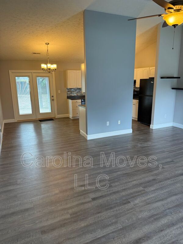 Building Photo - 600 Uneeda Ct