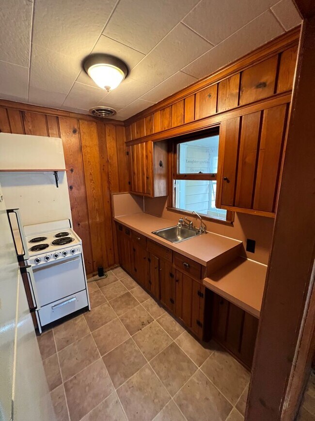 Building Photo - 2 bed 1 bathroom