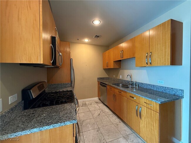 Building Photo - 4575 Dean Martin Dr