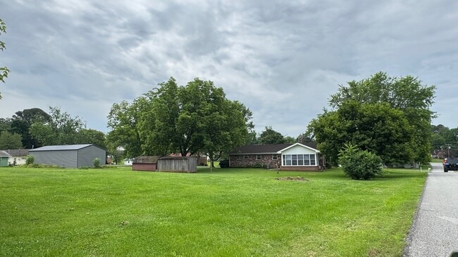 Building Photo - 101 Hickory Ln