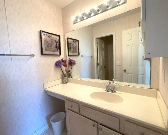 Building Photo - 517 White River Dr