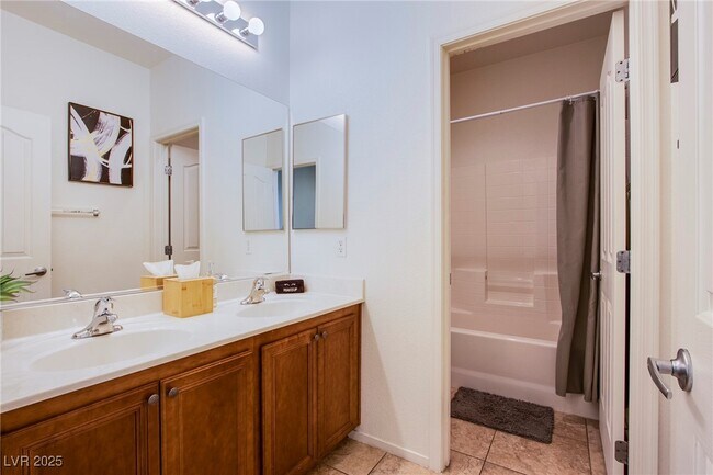 Building Photo - 29 Blue Sunrise Ave