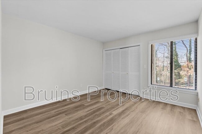 Building Photo - 1522 Benjamin Pkwy