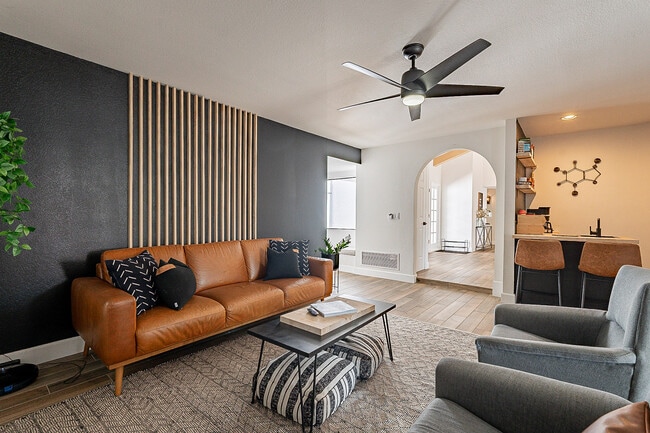 Family room and coffee nook - 15849 N 61st St