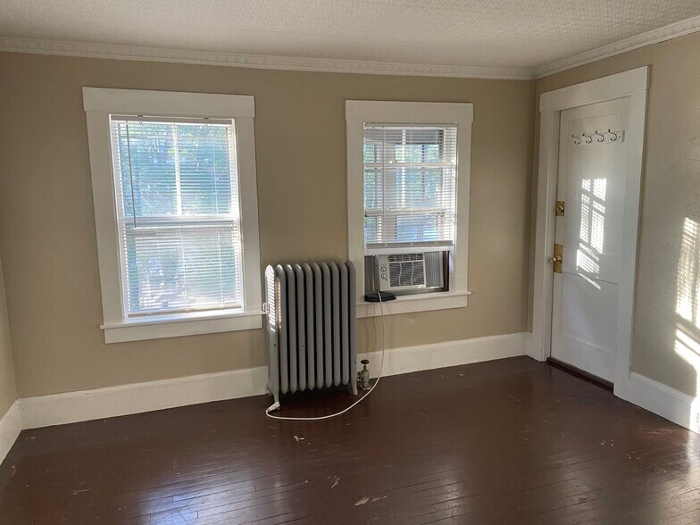 Building Photo - 39 Thorndike St