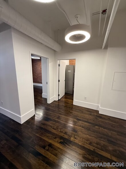 Building Photo - 190 High St