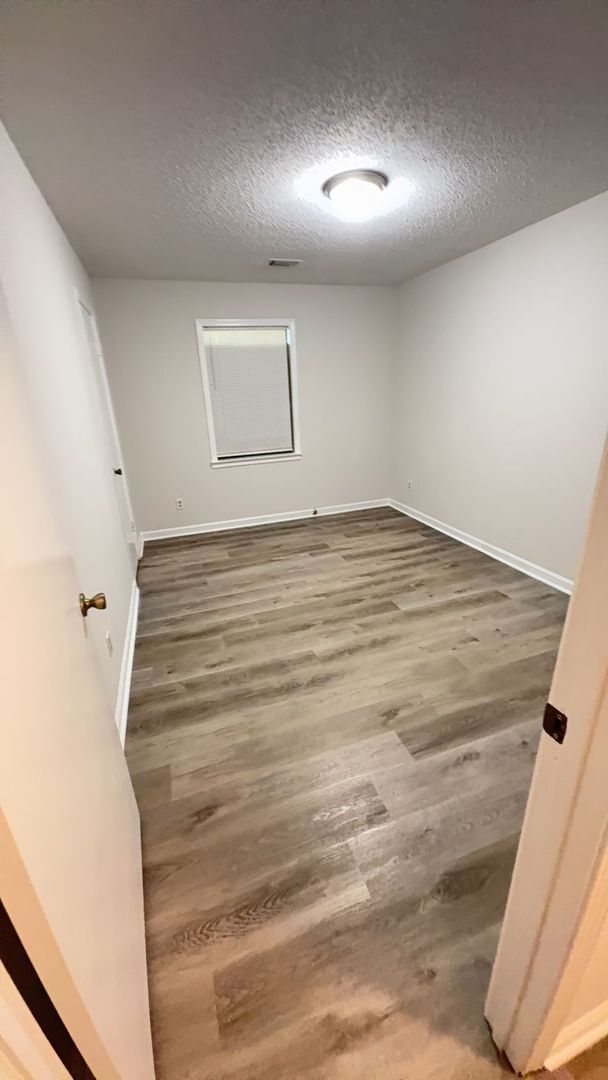 Building Photo - Beautifully Updated 3 bedroom 2 bath home