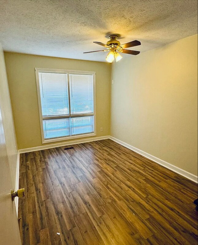 Building Photo - 1109 Mary Ln