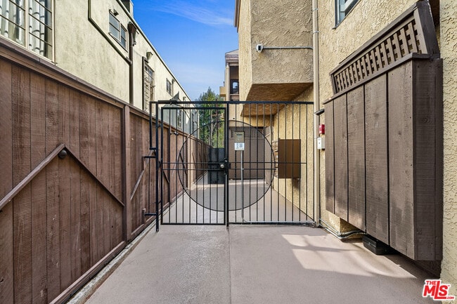 Building Photo - 906 Kings Rd