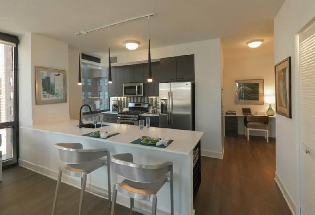 Building Photo - 12 E Lake St