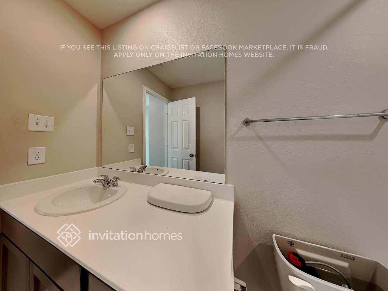 Building Photo - 800 Alton Dr